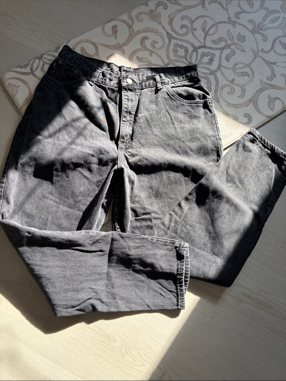 Chic black jeans 18
